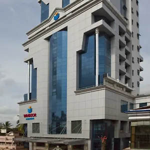 **** Hotel Windsor Rajadhani India